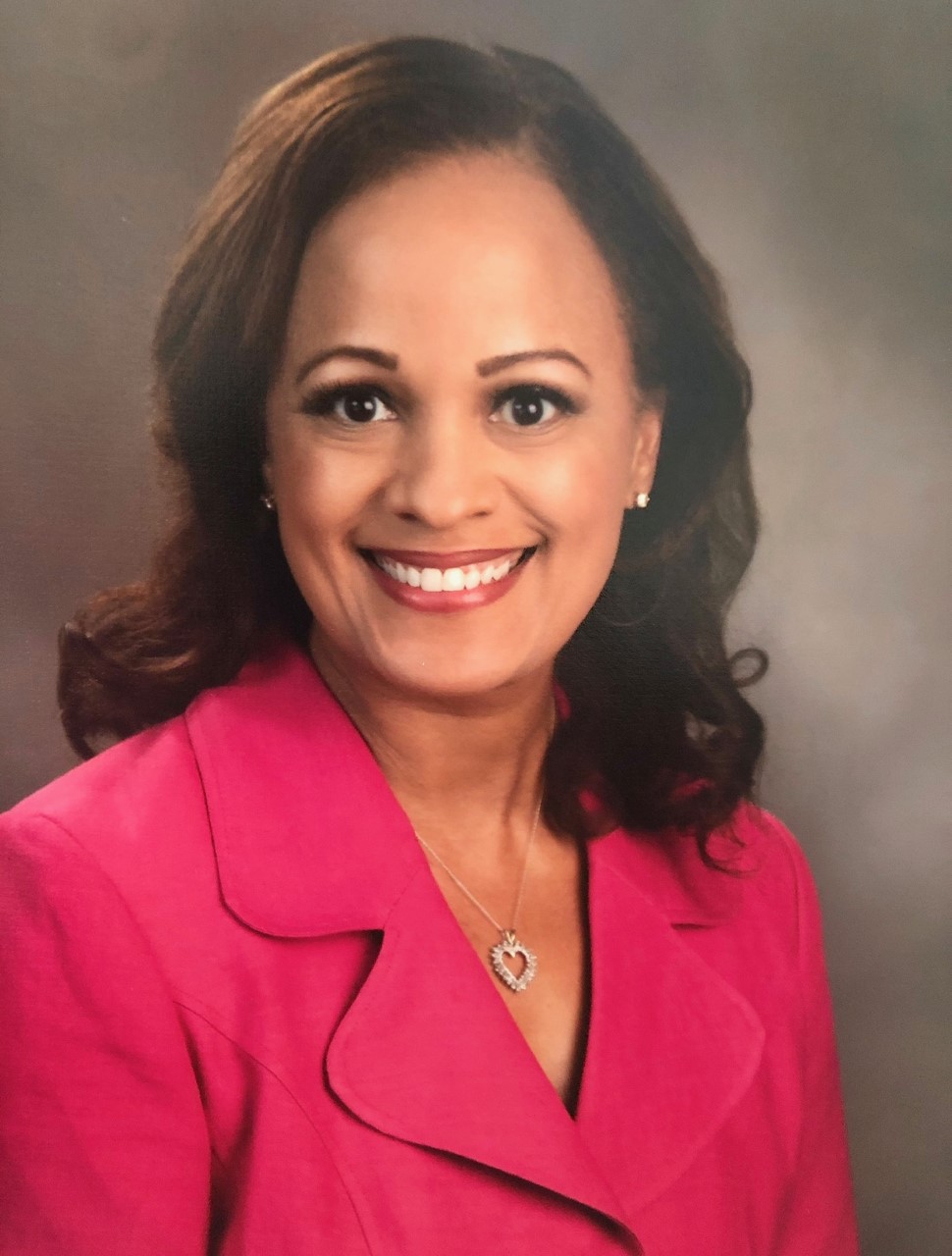 Holzendorf Tracee headshot